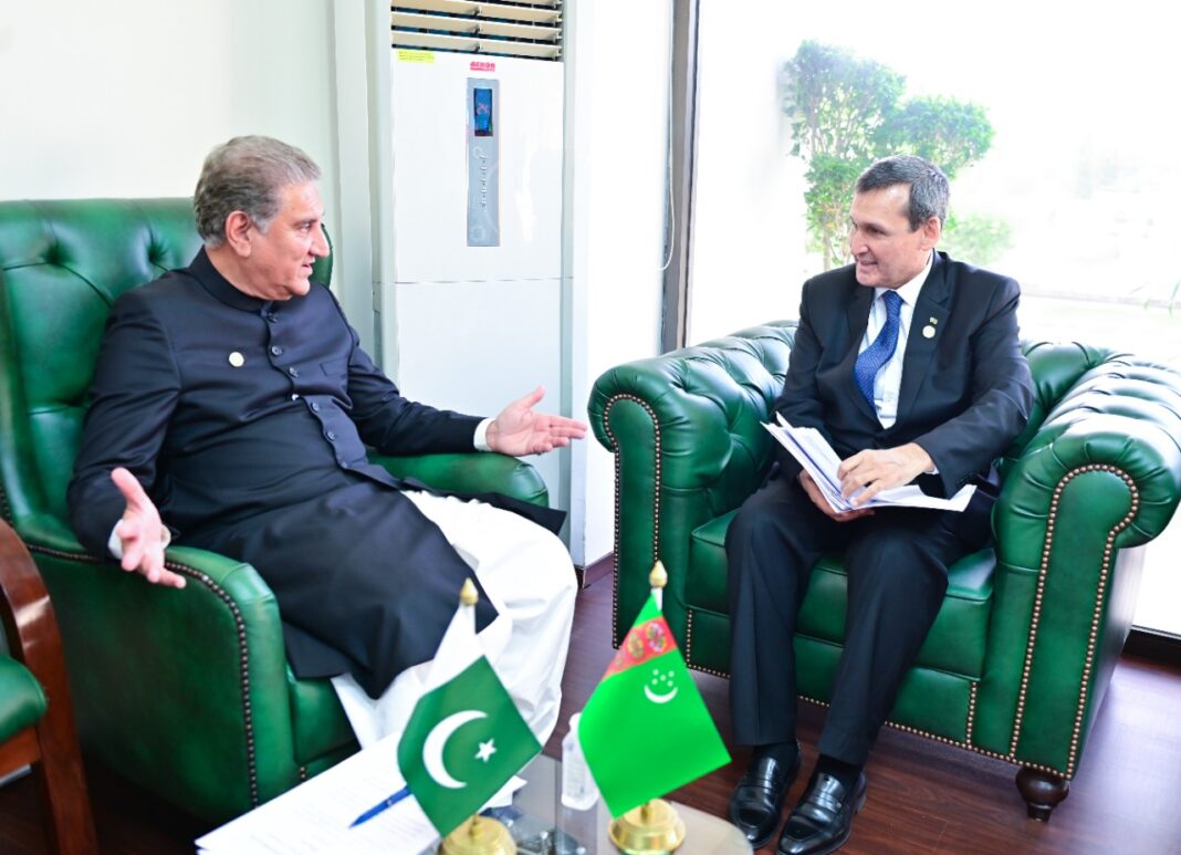 Foreign Minister Qureshi Receives the Foreign Minister of Turkmenistan