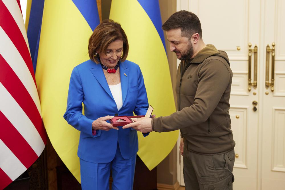 Some evacuated from Mariupol; US lawmaker Pelosi visits Kyiv