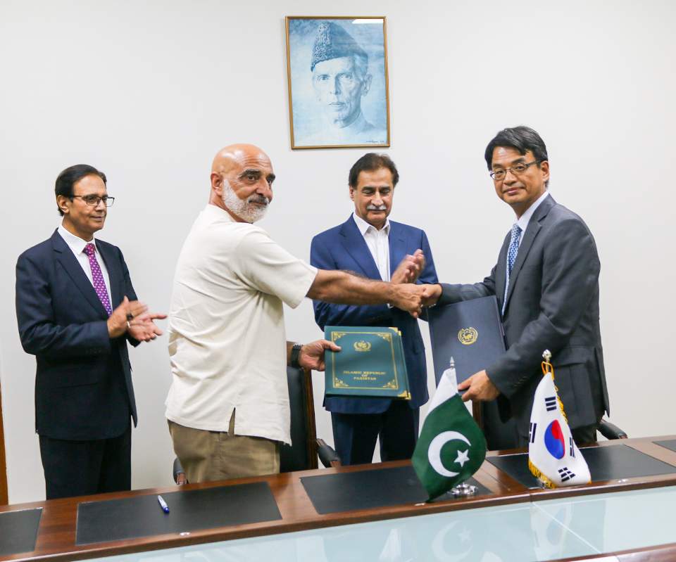 Korea commits USD 1 billion to Pakistan for the next 5 years
