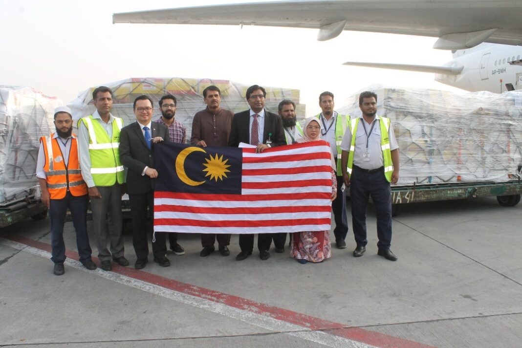 Malaysia contributes goods for flood affectees in Pakistan