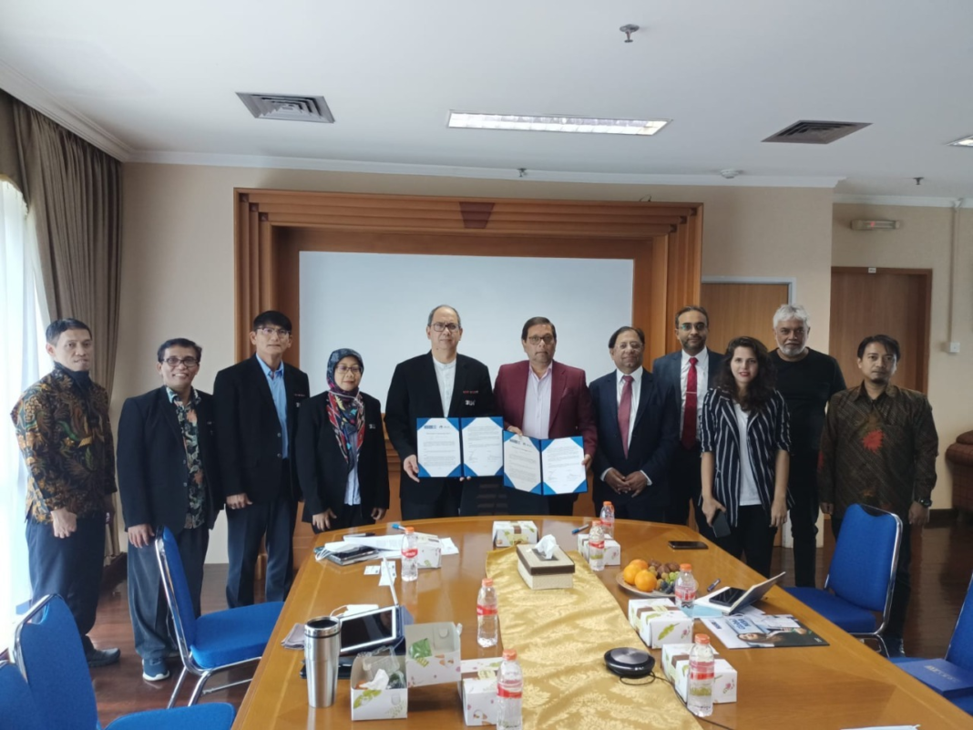Iqra University signed MoU with the University of Al Azhar Indonesia.