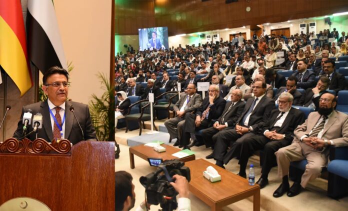 The Hon’ble Chief Justice of Pakistan Mr. Justice Umar Ata Bandial delivering the Keynote Address during the inaugural session of the National