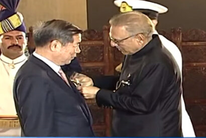 President confers Hilal-e-Pakistan award to Chinese vice-premier