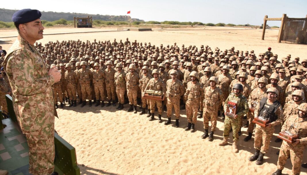 Gen Asim witnesses Al-Bayza-III exercise at Sonmiani