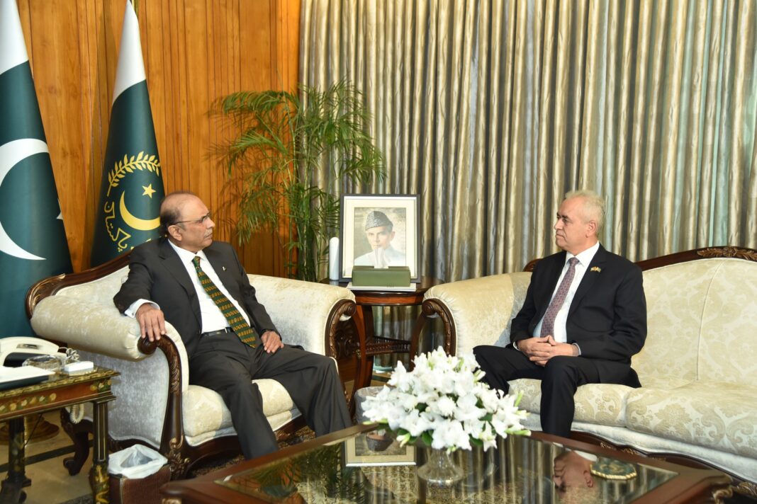 Palestine Ambassador calls on President Zardari, congratulates him on assuming office
