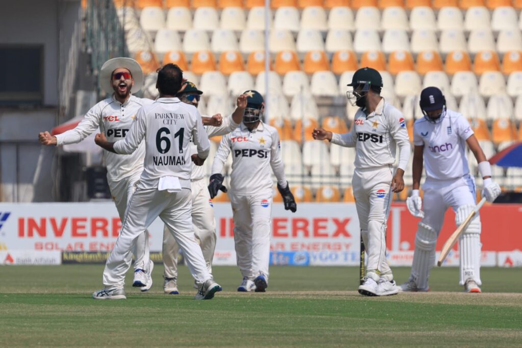 Pakistani Spinners Numan Ali and Sajjid Khan Crush England Team Batting