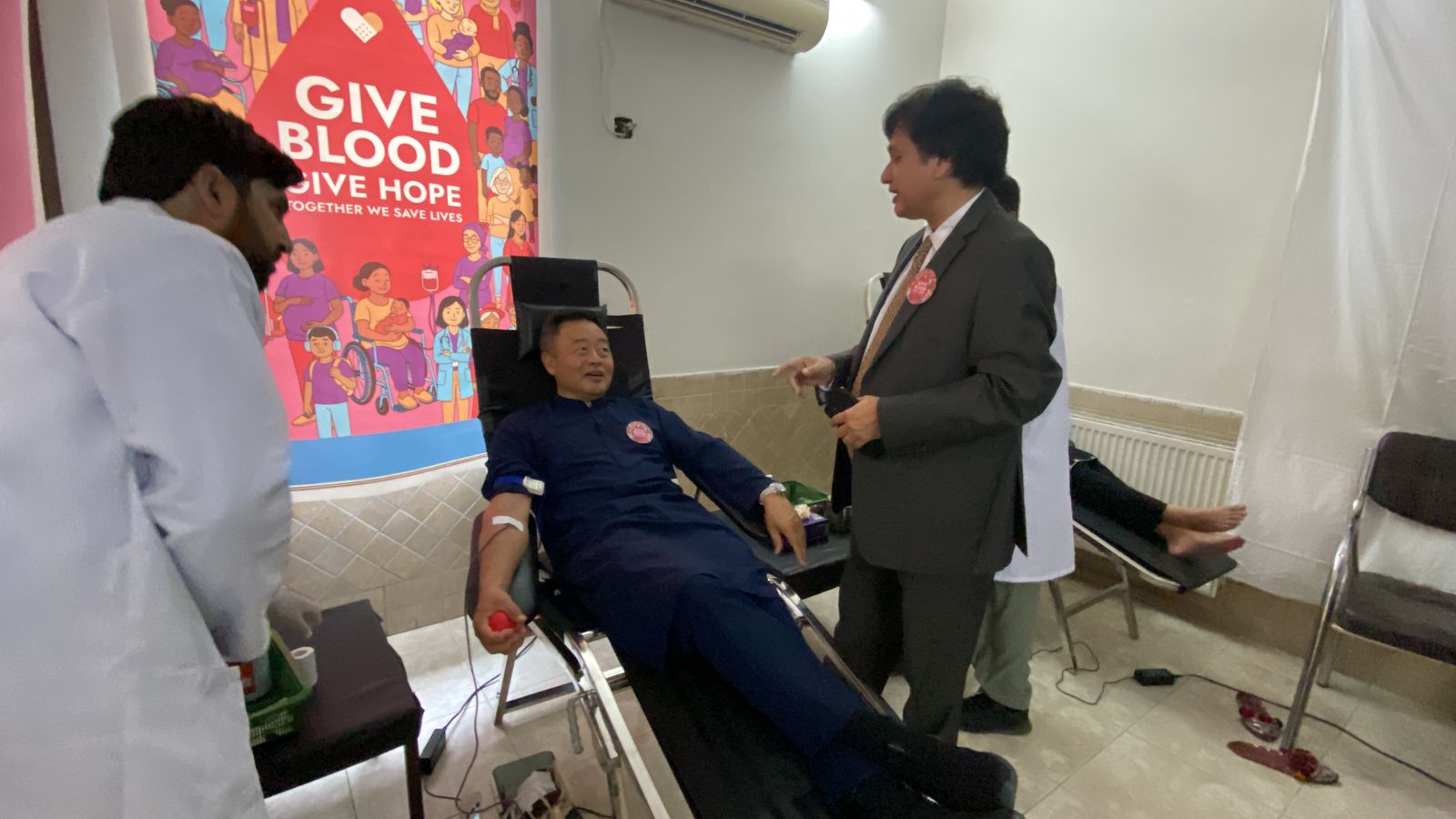 WHO and Pakistan urge 5 million voluntary blood donations a year to save lives