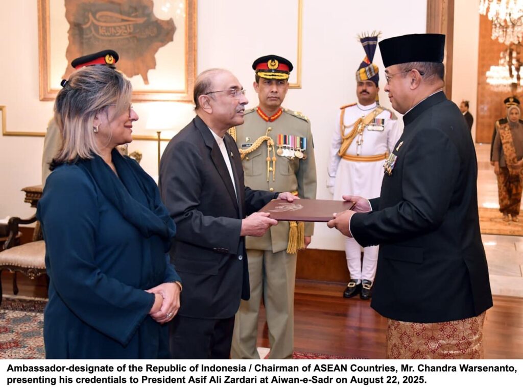 Envoys of five countries present credentials to President Asif Ali Zardari