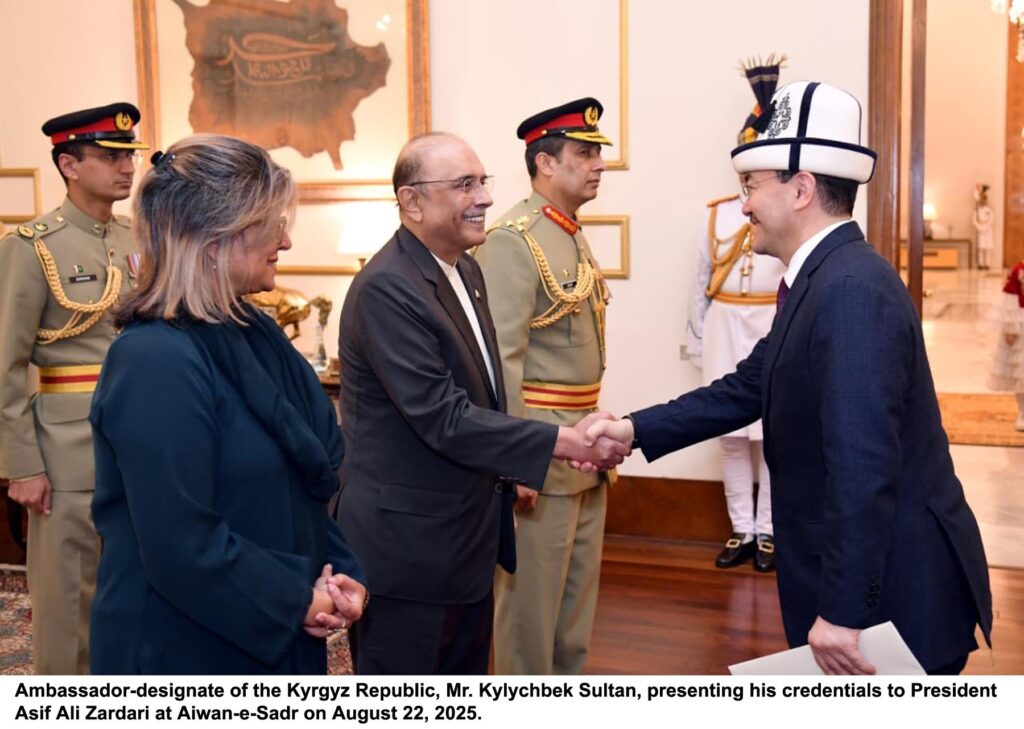 Envoys of five countries present credentials to President Asif Ali Zardari