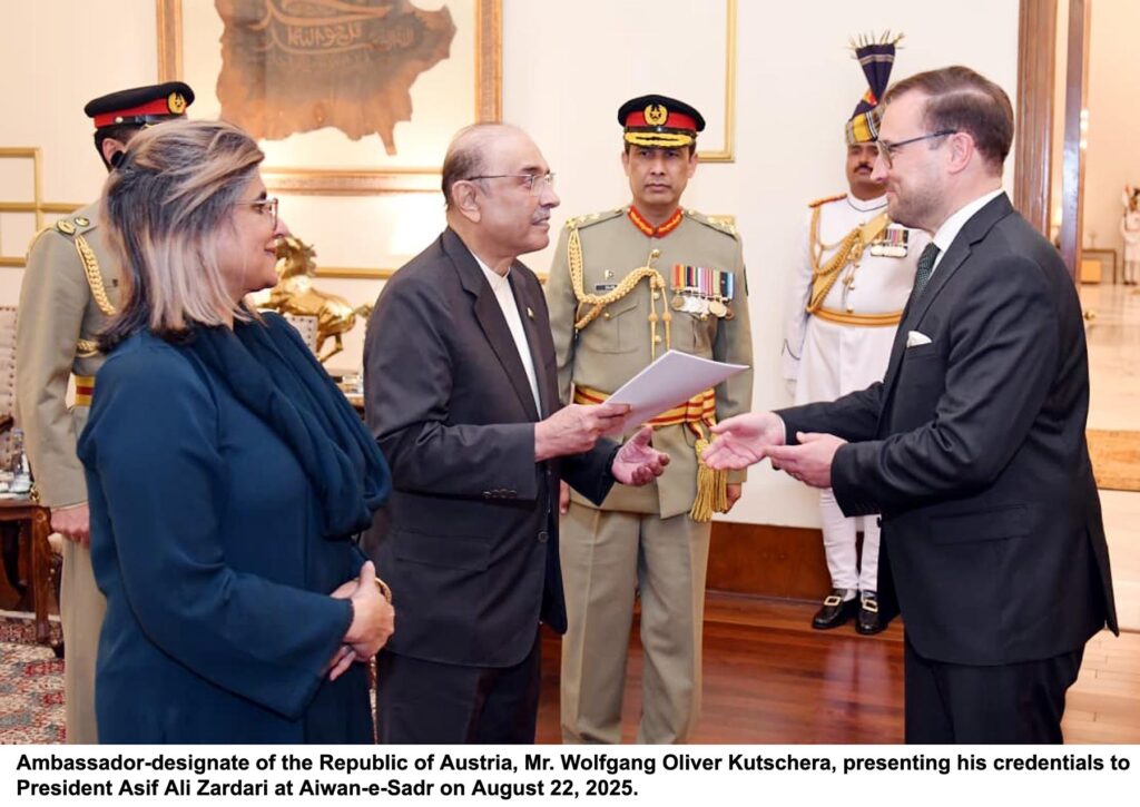 Envoys of five countries present credentials to President Asif Ali Zardari